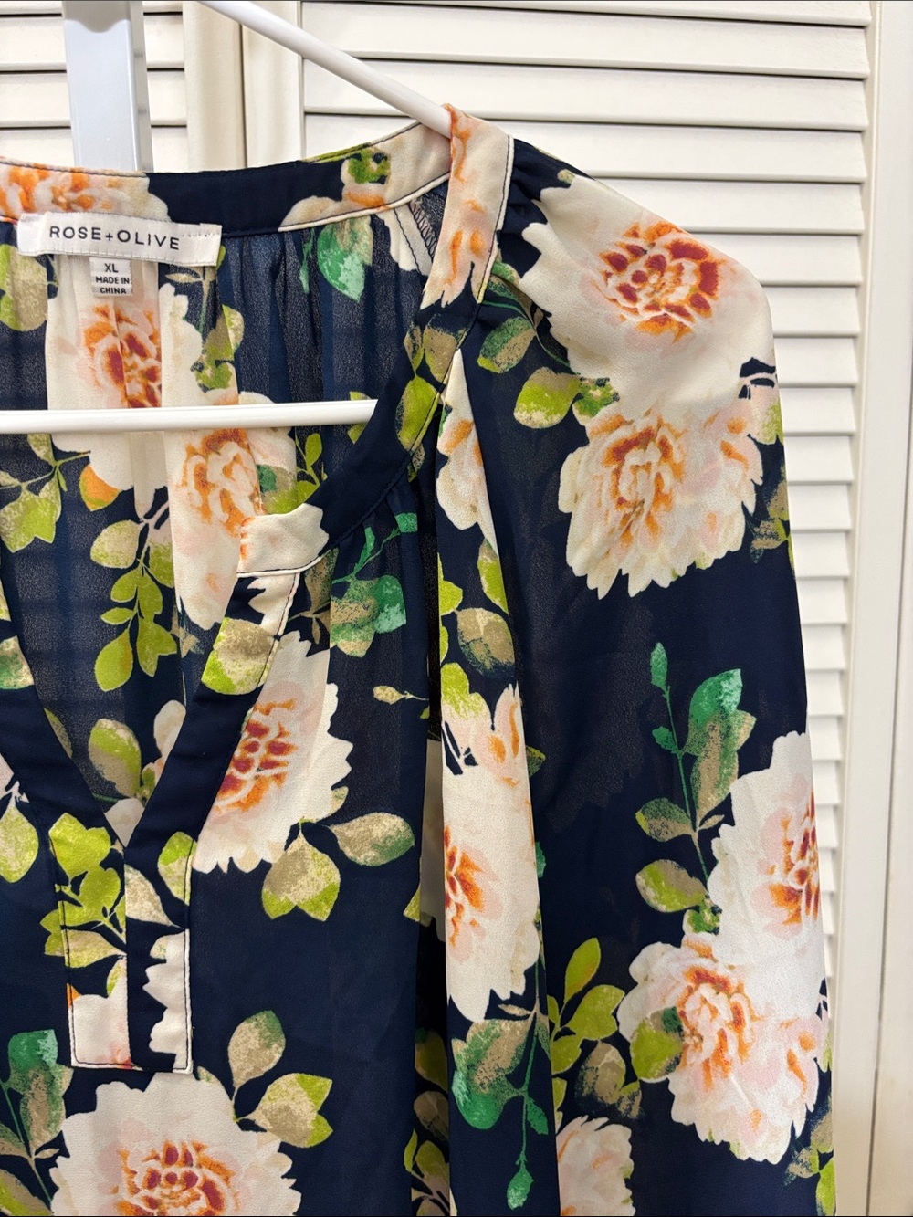 Rose & Olive Navy Floral Long-Sleeve Blouse XL - Picture 3 of 13